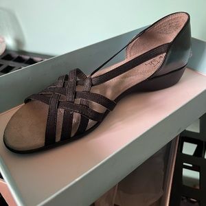 Women's size 8.5 black strappy flat sandal